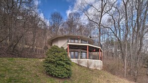 Unclassified image, 5 of 29, button - Pet-Friendly Apt w/ Views in Pisgah Nat’l Forest! (Burnsville)