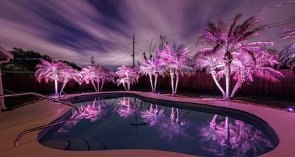 Relaxing Tropical Pool Home Close to Beach and Disney