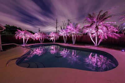 Relaxing Tropical Pool Home Close to Beach and Disney