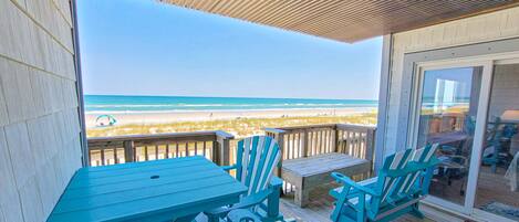 屋外ダイニングエリア