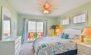 4 bedrooms, iron/ironing board, internet, bed sheets - Fins to the Right – Oceanfront & Fun (Surf City)