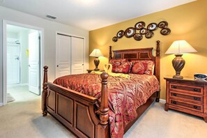 6 bedrooms, iron/ironing board, Internet, bed sheets - Spacious Kissimmee Villa - 3 Mi to Disney World! (Kissimmee)