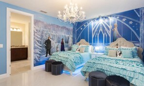 7 bedrooms, iron/ironing board, WiFi, bed sheets - Beautiful Villa with Themed Bedrooms at Encore (Kissimmee)