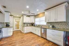 Fridge, microwave, stovetop, dishwasher