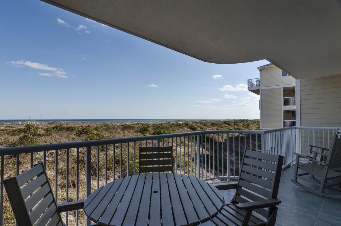 Upgraded Oceanfront 3BR Condo in WrightsvilleDunes