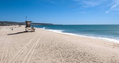 Beautiful, bright and charming 3-story townhouse on an amazing street in Newport!