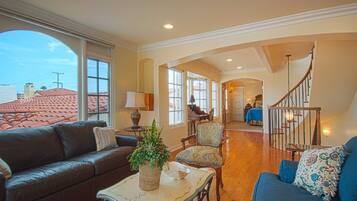 Televisión y chimenea