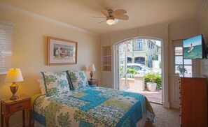 3 bedrooms, iron/ironing board, free WiFi, bed sheets - Beautiful, bright and charming 3-story townhouse on an amazing street in Newport! (Newport Beach)