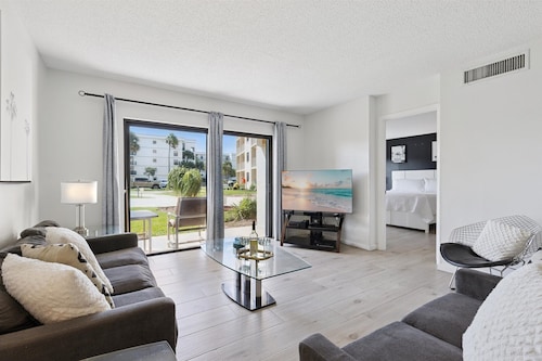 Front de mer et Reno moderne! Au niveau du sol et sur le ⛱!