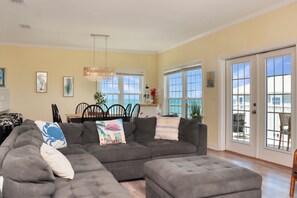 TV - Gulf & Bay View, Near Tradin' Post, Easy Beach Access ~ The Chill Inn (Cape San Blas)