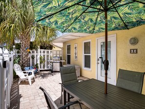 屋外ダイニングエリア