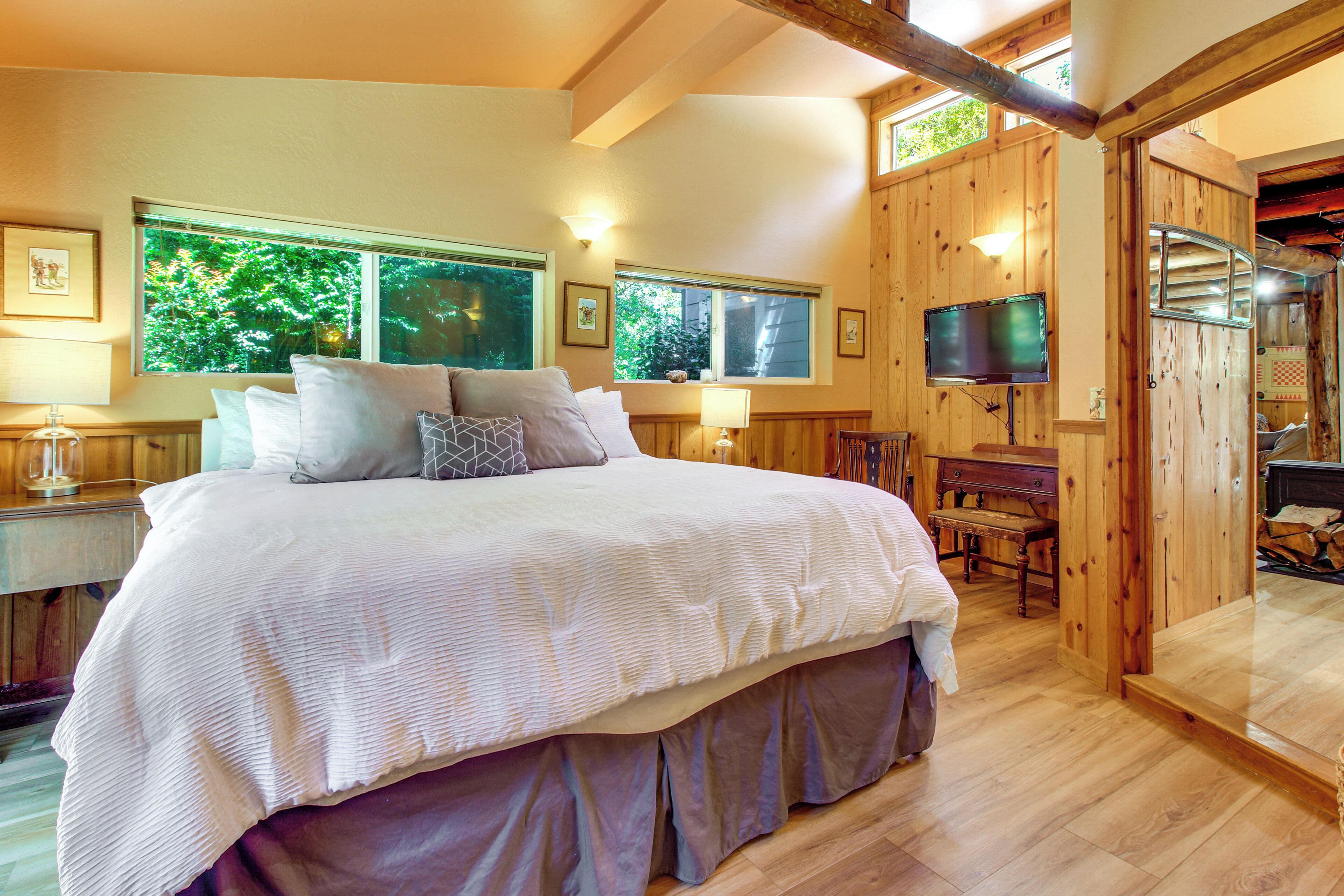 2 bedrooms, desk, iron/ironing board, internet
