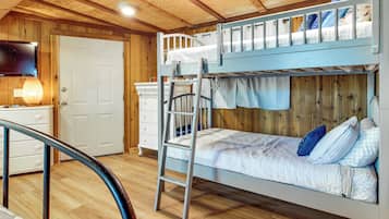 2 bedrooms, desk, iron/ironing board, internet
