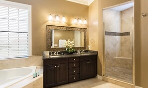 Bathtub, hair dryer, towels - Radiant Retreat with Golf Course Views at Reunion (Kissimmee)