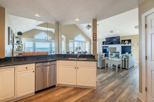 K0510 Sunday Drive; Oceanfront, Pool, Hot Tub, Fall Availability!