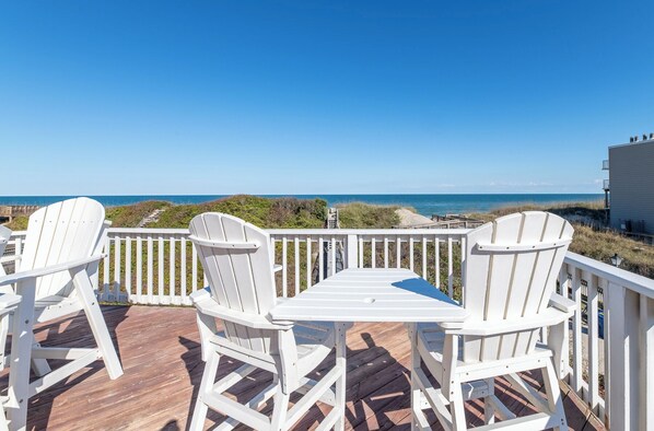 Property grounds - Sunday Drive - Nags Head MP 15, Oceanfront, Private Walkway to Beach, Pool, Hot Tub (Nags Head)