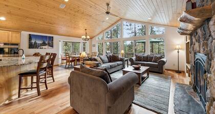 Heavenly Solitude - Pets , Hot Tub, 2 Living Areas, Modern