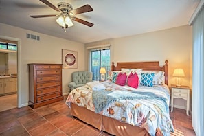 3 bedrooms, iron/ironing board, Internet, bed sheets - Charming Hilton Head Home on Quiet Street (Hilton Head Island)