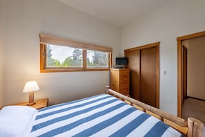 2 habitaciones, escritorio, tabla de planchar con plancha y wifi gratis