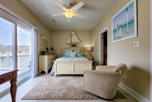 4 bedrooms, iron/ironing board, Internet, bed sheets