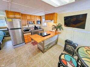 Fridge, microwave, dishwasher, coffee/tea maker