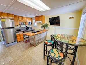 Fridge, microwave, dishwasher, coffee/tea maker