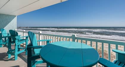 The Paisley Marlin: PierView Oceanfront Condo, Cozy Amenities and Incredible Vie