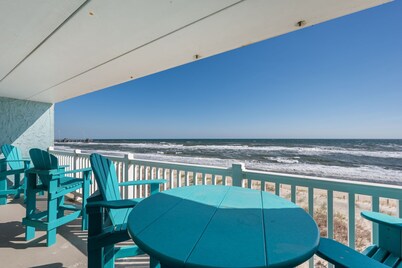 The Paisley Marlin: PierView Oceanfront Condo, Cozy Amenities and Incredible Vie