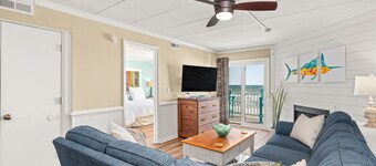 The Paisley Marlin: PierView Oceanfront Condo, Cozy Amenities and Incredible Vie