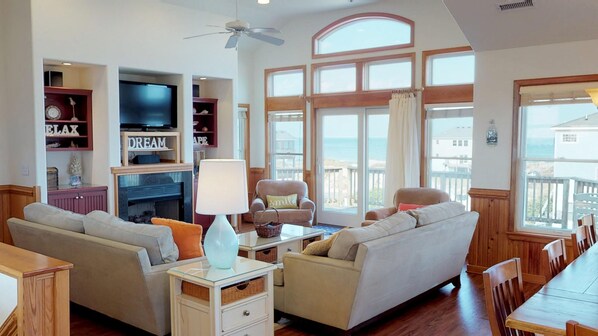 Smart TV, DVD player, books, video library - Amazing Views, Dog Friendly, 4x4, Pool, Hot Tub, Wild Horses (Carova)