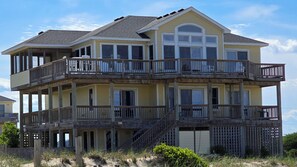 Exterior - Amazing Views, Dog Friendly, 4x4, Pool, Hot Tub, Wild Horses (Carova)