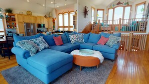 Fernseher, Tischtennisplatte, Bücher, Stereoanlage