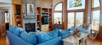 GORGEOUS OCEANFRONT Pool, Hot tub, Game room, tiki bar. 4x4 beach SEPT 6 open