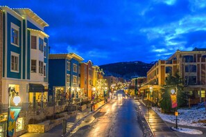 Unclassified image, 2 of 48, button