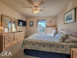 1 bedroom, WiFi, bed sheets - Surf Condos 222 - Community Pool & Beach Bliss! (Surf City)