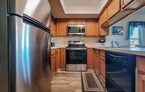 Refrigerador, microondas, parrilla de estufa y lavavajillas 