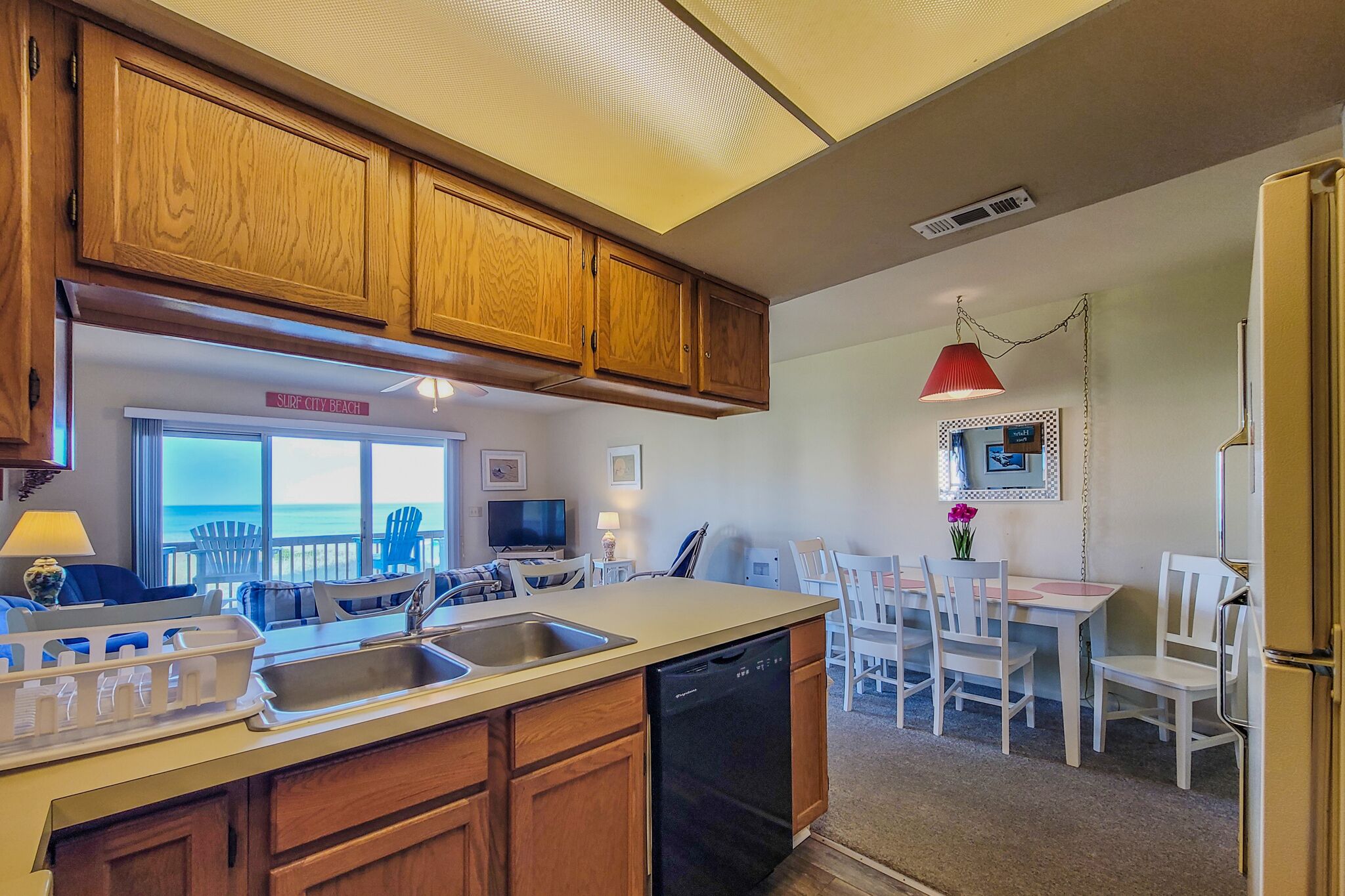 Kühlschrank, Mikrowelle, Herdplatte, Geschirrspüler