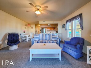 Living area - Surf Condos 222 - Community Pool & Beach Bliss! (Surf City)