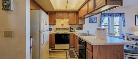 Refrigerador, microondas, parrilla de estufa y lavavajillas