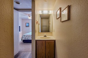 1 bedroom, Internet, bed sheets