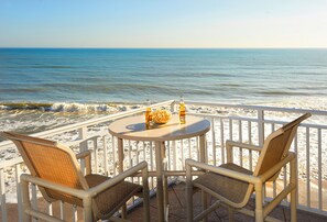 Outdoor dining - Stunning 3-Bed Penthouse with Panoramic Ocean Views & Hot Tub 🌊 (Satellite Beach)