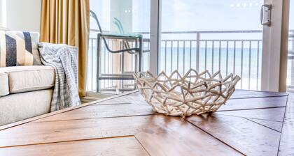 Stunning 3-Bed Penthouse with Panoramic Ocean Views & Hot Tub 🌊