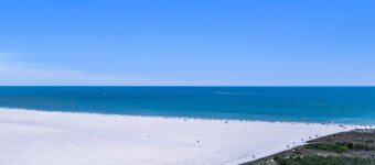 Flott utsikt over stranden og verdi + oppvarmet basseng! S. Seas Tower 3, Se våre anmeldelser