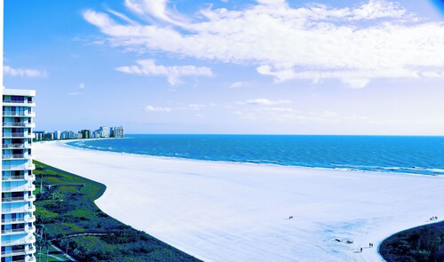 Great Beach Views, Direct Access, Pickleball, New Kitchen & Heated Pool! Tower 3