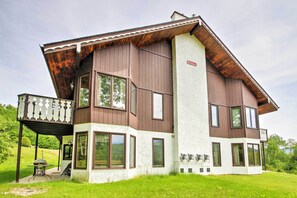 Exterior - Scenic Bartlett Home w/ Deck - 1 Mi to Storyland! (Bartlett)