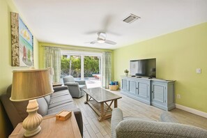 Smart TV, books, stereo - Holmes Beach Cottage Steps to the Beach with Heated Pool! (Holmes Beach)