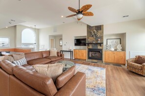 TV - JJ's Beach House - Nags Head MP 11, Oceanfront, Pool, Hot Tub, Pool Table, Flex Stays, Pets OK (Nags Head)