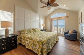9 bedrooms, free WiFi - JJ's Beach House - Nags Head MP 11, Oceanfront, Pool, Hot Tub, Pool Table, Flex Stays, Pets OK (Nags Head)