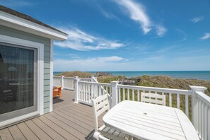 Outdoor dining - JJ's Beach House - Nags Head MP 11, Oceanfront, Pool, Hot Tub, Pool Table, Flex Stays, Pets OK (Nags Head)