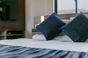 Down duvets, free WiFi, bed sheets
